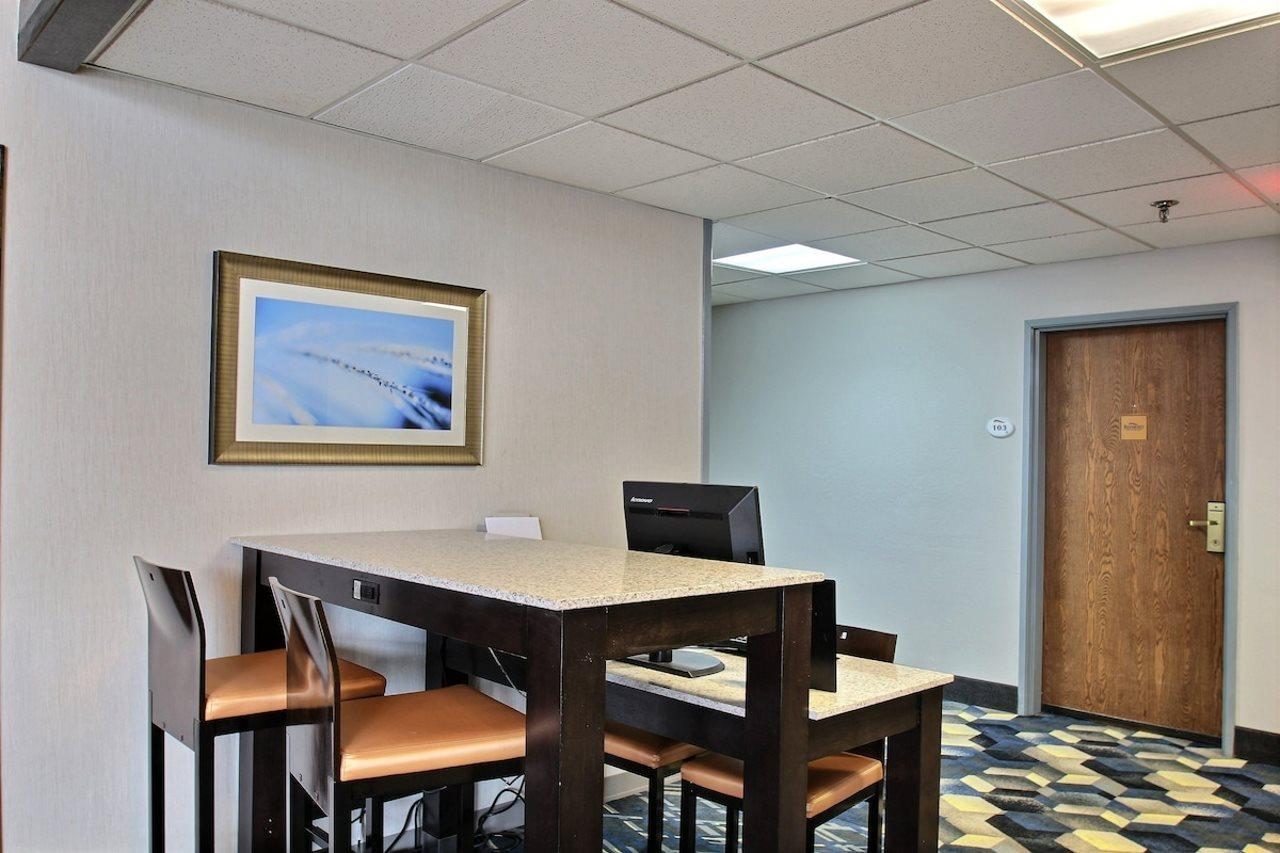 Baymont By Wyndham Madison West/Middleton Wi West Hotel Exterior photo