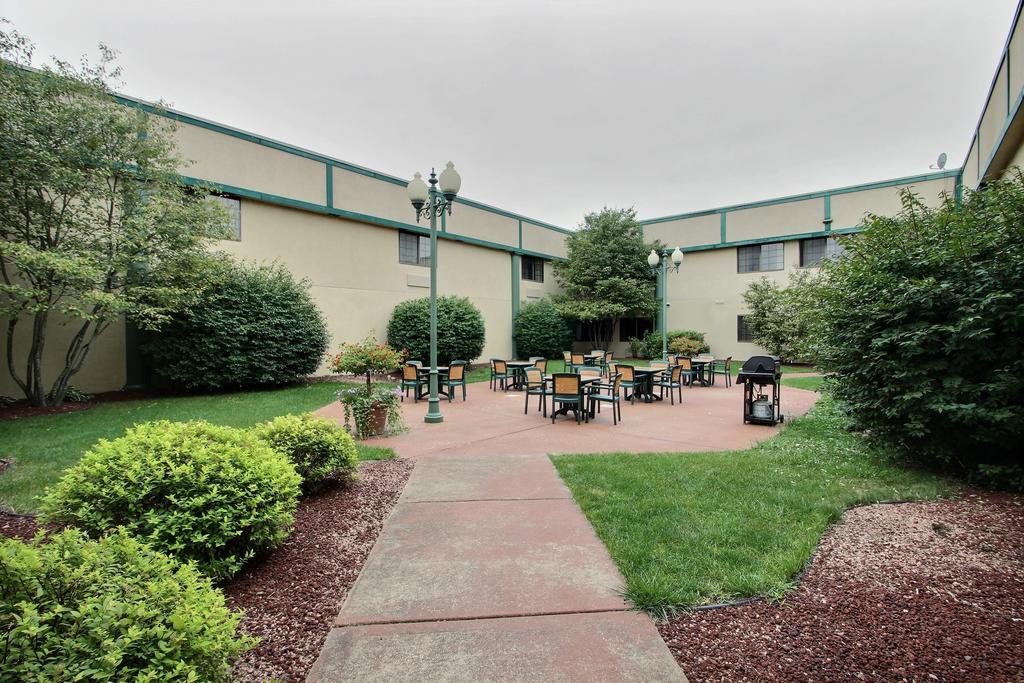 Baymont By Wyndham Madison West/Middleton Wi West Hotel Exterior photo